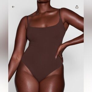 SKIMS NWT Fits Everybody Cami Thong Bodysuit - Cocoa